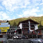 La-haut Apartament *
