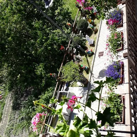 La-haut Apartment *