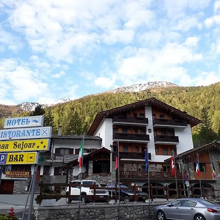 La-haut Apartment *